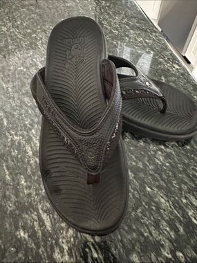 Men’s black KuaiLu Flip Flop Sandals